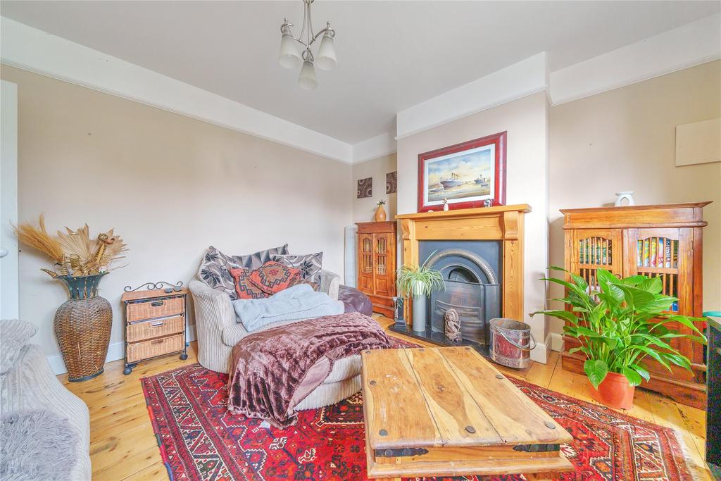 Lakes Lane, Newport Pagnell, Buckinghamshire, MK16 3 bed semidetached house for sale £545,000