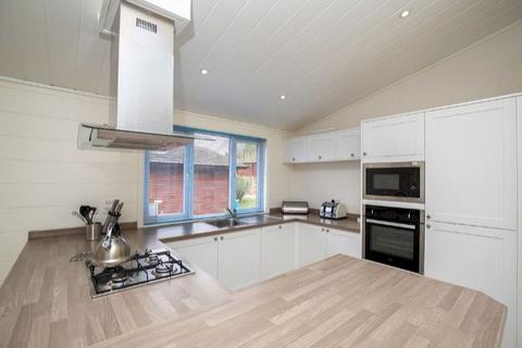 2 bedroom lodge for sale - Waveney River Centre, Burgh St. Peter NR34