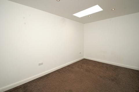 3 bedroom flat to rent, York Tower, York Road, Leeds, West Yorkshire, LS9