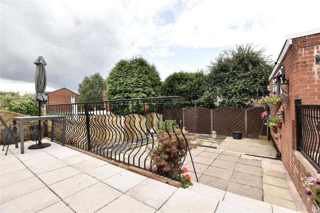 Dingle Avenue, Shaw, Oldham, Greater... 2 bed semidetached bungalow