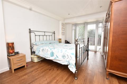 3 Dingle Avenue, Shaw, Oldham, OL2 8DD