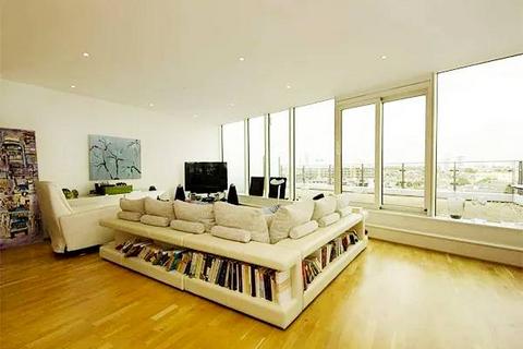 3 bedroom apartment to rent, Juniper Drive, London SW18