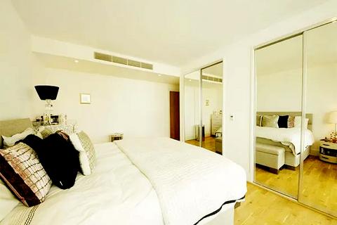 3 bedroom apartment to rent, Juniper Drive, London SW18