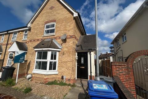 3 bedroom terraced house to rent, Groves Close, South Ockendon
