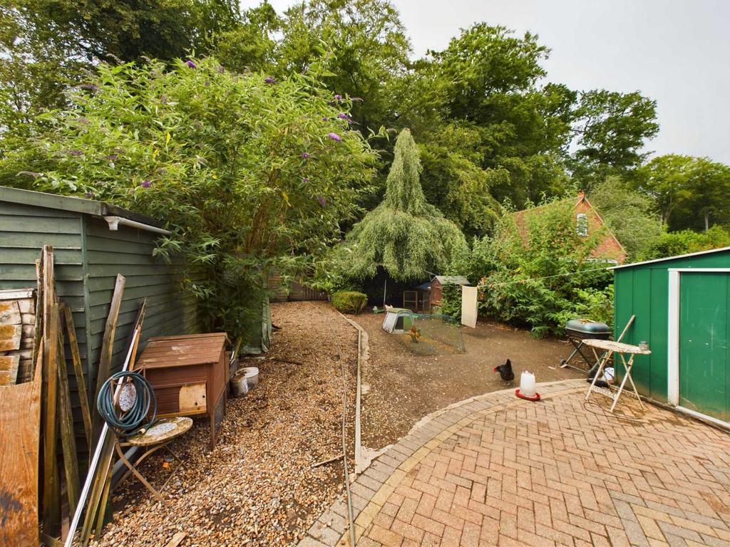 Road, High HP14 4 bed detached house for sale £330,000