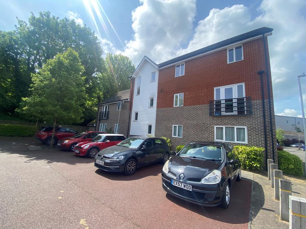 Edward Vinson Drive Faversham ME13 2 bed flat £1,000 pcm (£231 pw)