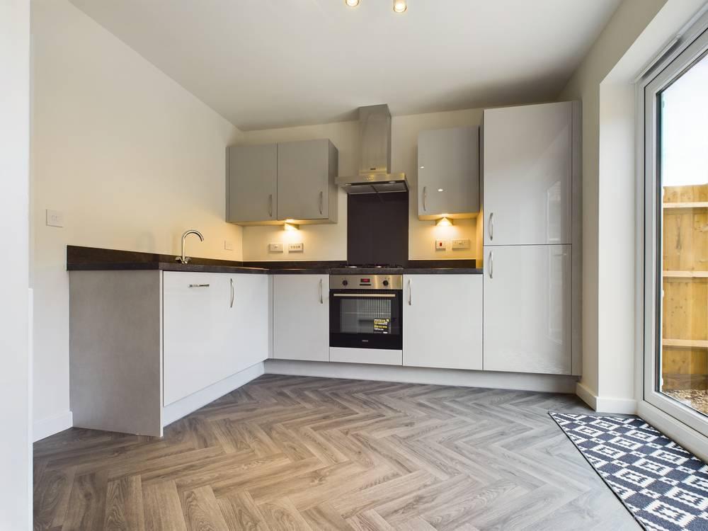 Carnoustie Road, Basingstoke, RG23 2 bed end of terrace house £1,400