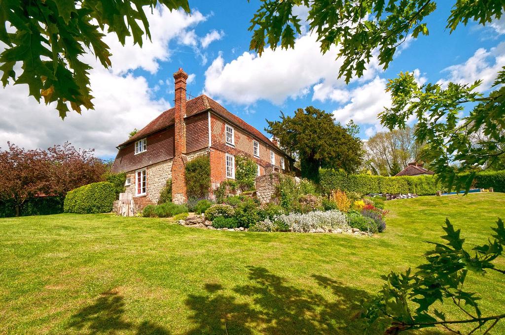 Lenham Road, Maidstone, Kent, ME17 5 bed detached house to