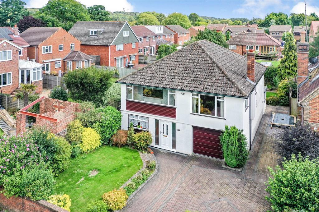 Mapledurham Drive, Purley on Thames, Reading, Berkshire, RG8 3 bed