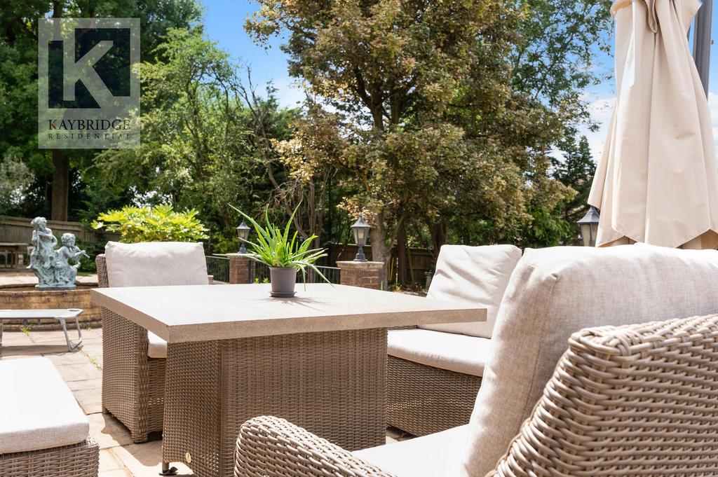 Latymer, South Cheam, private road, family...