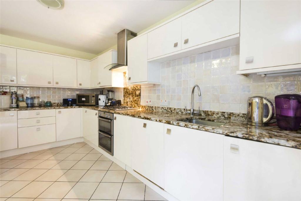 Andover Place, Maida Vale, London, NW6 3 bed house £4,117 pcm (£950 pw)
