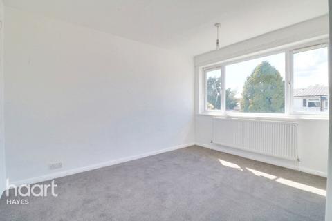 21 Waylands, Hayes, UB3 2QU