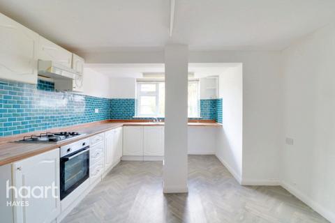 21 Waylands, Hayes, UB3 2QU