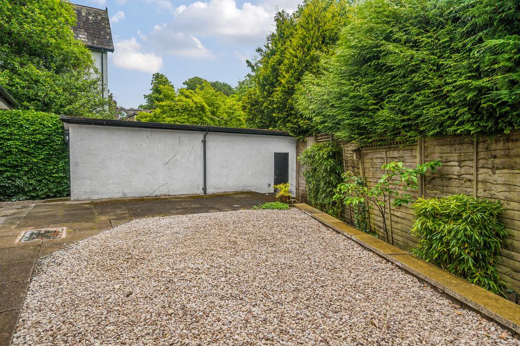 First Floor Flat rear garden