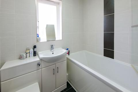 30 Buttercup Drive, Oldham, OL4 2QS