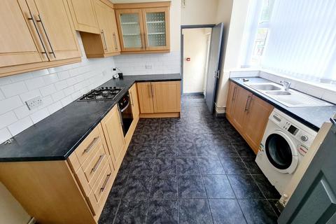 3 bedroom terraced house to rent, Harley Street, Hanley