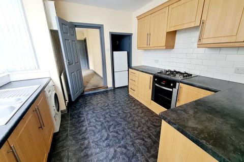 3 bedroom terraced house to rent, Harley Street, Hanley