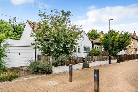 2 bedroom detached house for sale, Lytton Avenue, Palmers Green