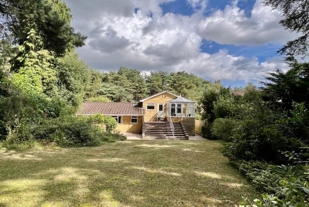 Ashley Drive South, Ashley Heath, BH24 2JP 3 bed detached house for