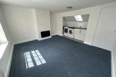 Studio to rent, East Street, Warminster