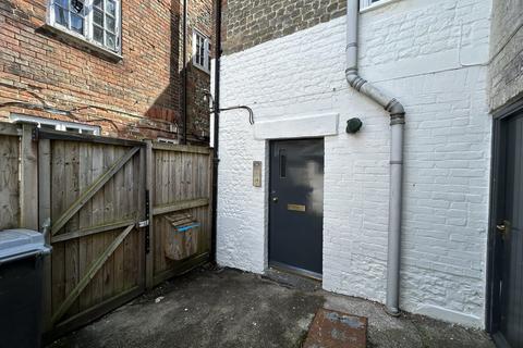 Studio to rent, East Street, Warminster