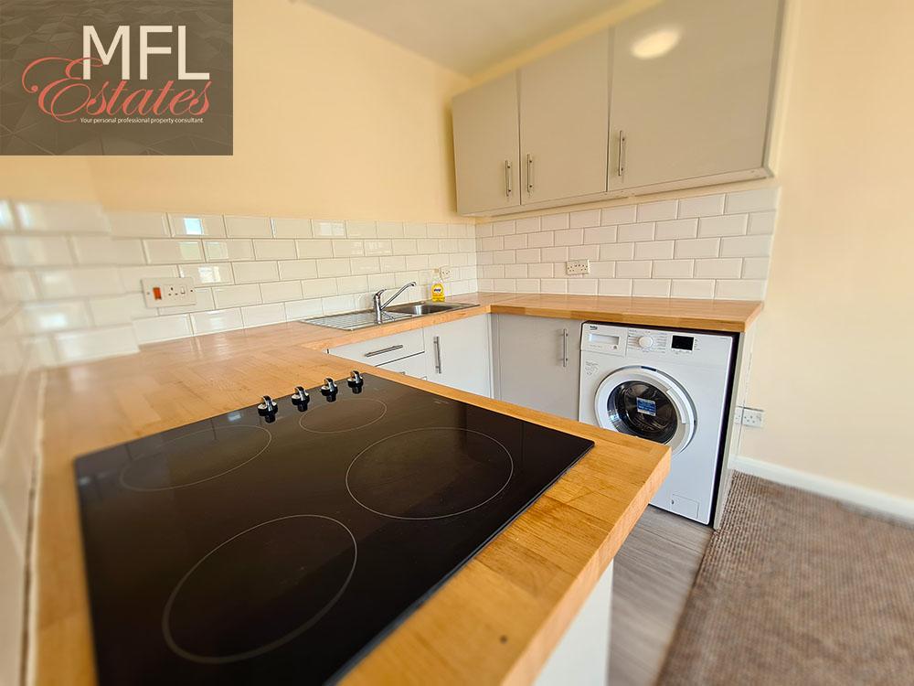 Garlands Road, Redhill RH1 2 bed apartment to rent £1,350 pcm (£312 pw)