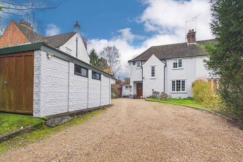 Kingswood Road, Tadworth
