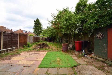 3 bedroom semi-detached house to rent, Bannister Close, Langley