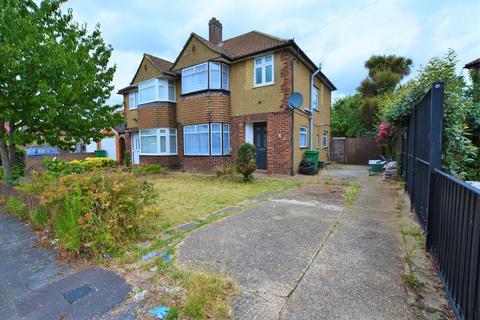 3 bedroom semi-detached house to rent, Bannister Close, Langley