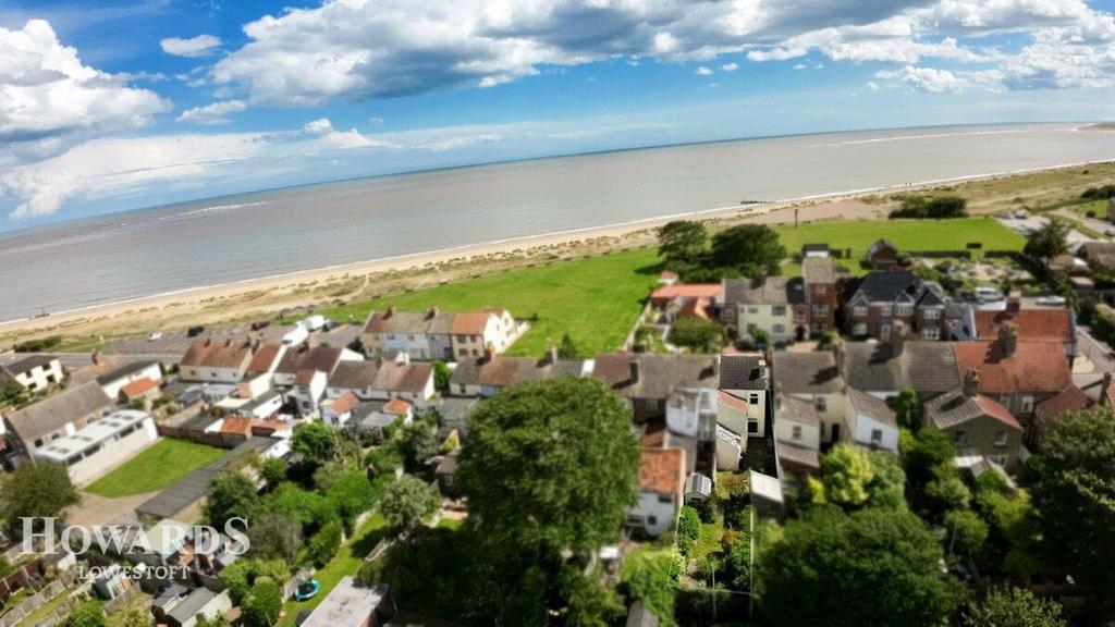 Pakefield Street, Pakefield 2 bed cottage for sale £250,000