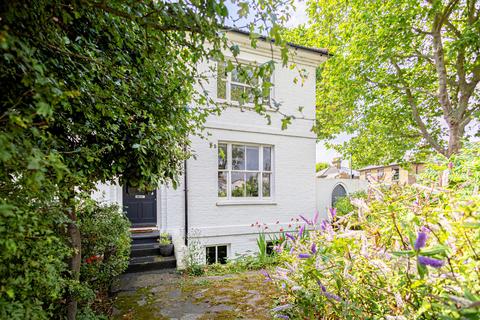 32 Scratton Road, Southend-on-sea, SS1 1EN