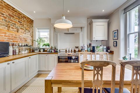 32 Scratton Road, Southend-on-sea, SS1 1EN