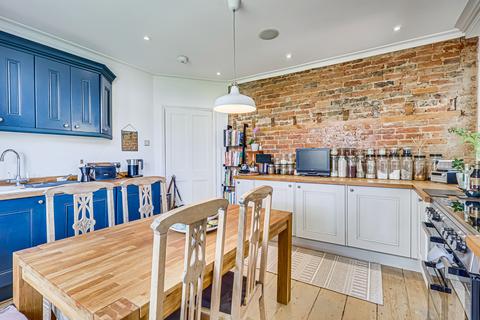32 Scratton Road, Southend-on-sea, SS1 1EN