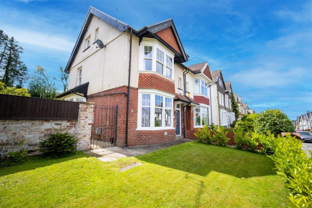 St. Martins Road, Caerphilly, CF83 1EJ 5 bed semidetached house for