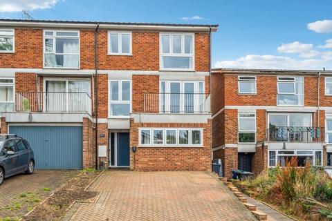 49 Highover Park, Amersham, HP7 0BP