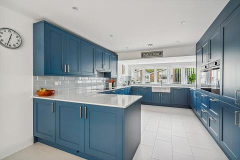 49 Highover Park, Amersham, HP7 0BP
