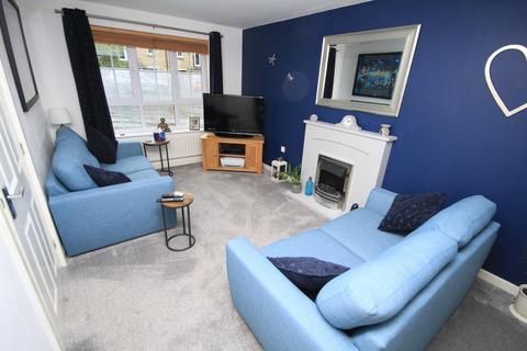 7 Longlands, Idle, Bradford, BD10 9UG