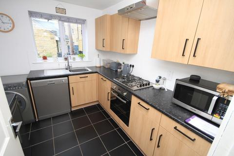 7 Longlands, Idle, Bradford, BD10 9UG