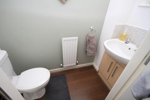 7 Longlands, Idle, Bradford, BD10 9UG