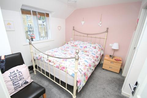 7 Longlands, Idle, Bradford, BD10 9UG