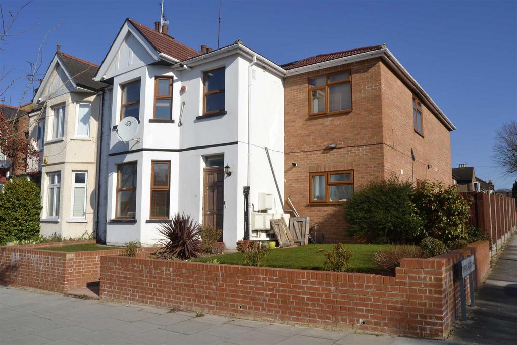 Daws Lane, Mill Hill 2 bed flat £1,600 pcm (£369 pw)