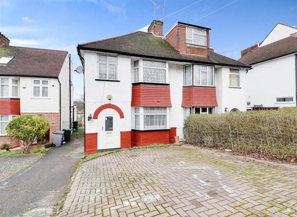 Engel Park, Mill Hill, London 3 bed semidetached house £2,300 pcm (£