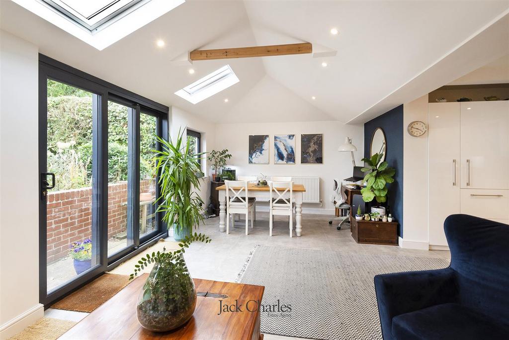 Judd Road, Tonbridge 3 bed detached house for sale £525,000