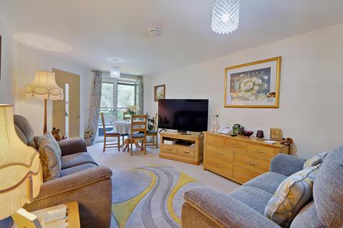 2 bedroom apartment for sale - Balshaw Court Burlington Gardens Leyland PR25 3EX