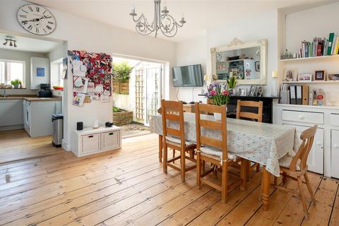 28 Cambridge Crescent, Bristol, BS9 3QG