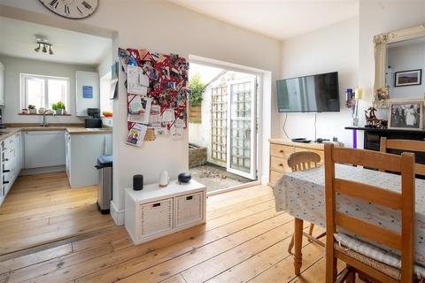 28 Cambridge Crescent, Bristol, BS9 3QG