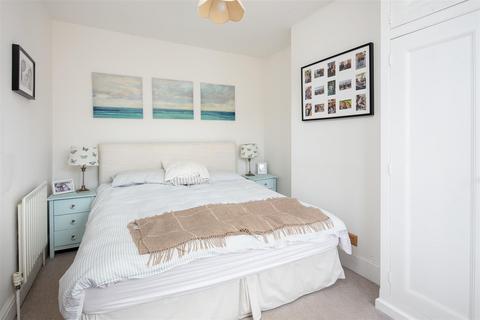 28 Cambridge Crescent, Bristol, BS9 3QG