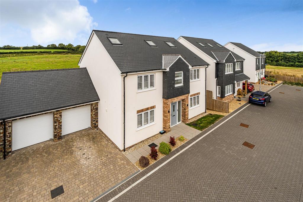 Trethurffe Meadows, Ladock 5 bed detached house for sale £675,000