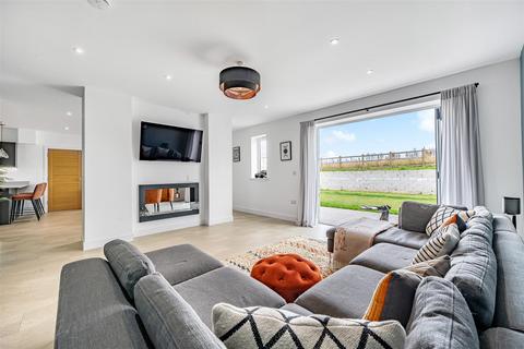13 Trethurffe Meadows, Ladock, Truro, TR2 4FU