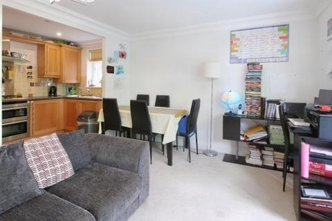 Flat 20, Ashurst Close Randalls Road, Leatherhead, KT22 7UH